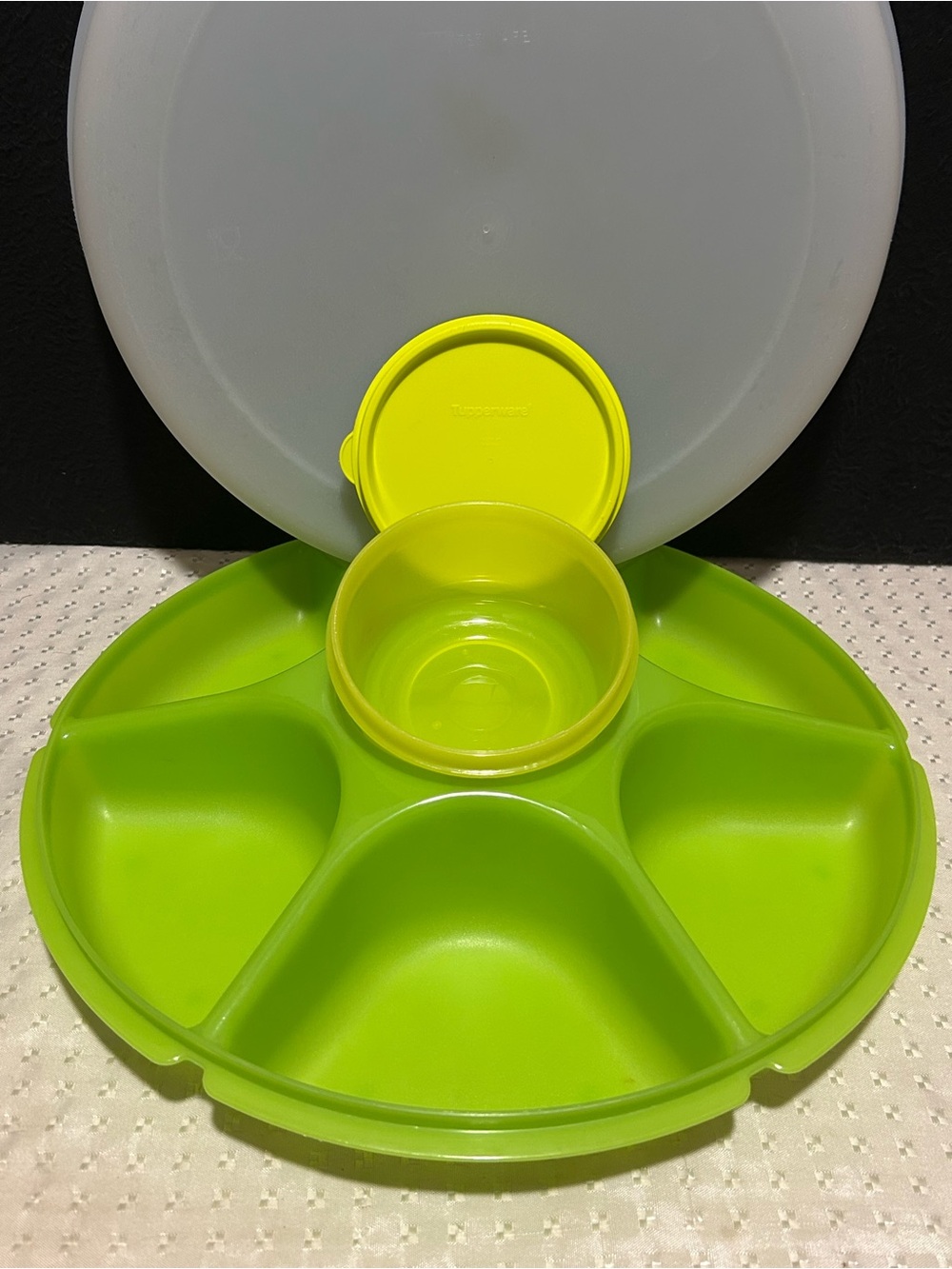 Tupperware Serving Center Large Divided Veggie Party Snack Tray & Dip Bowl 1665